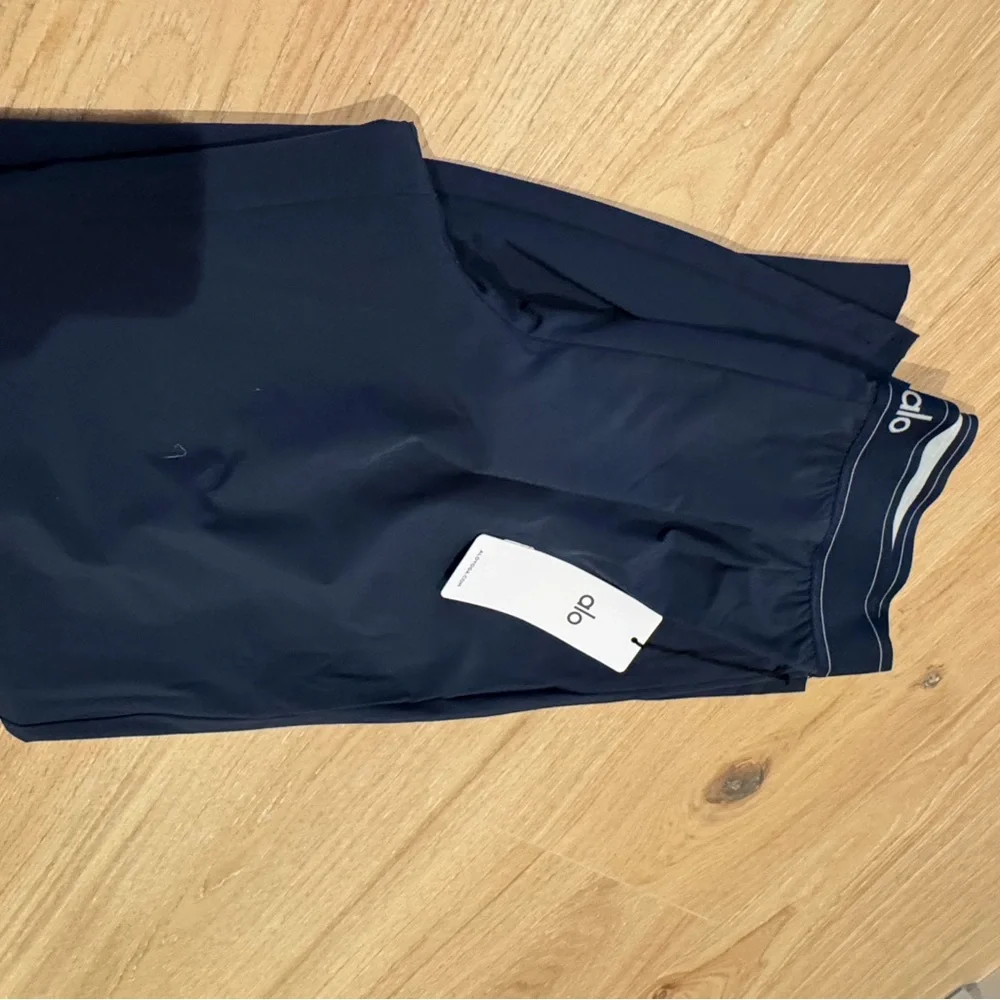 ALO Suit Up Joggers - Picture 2 of 4